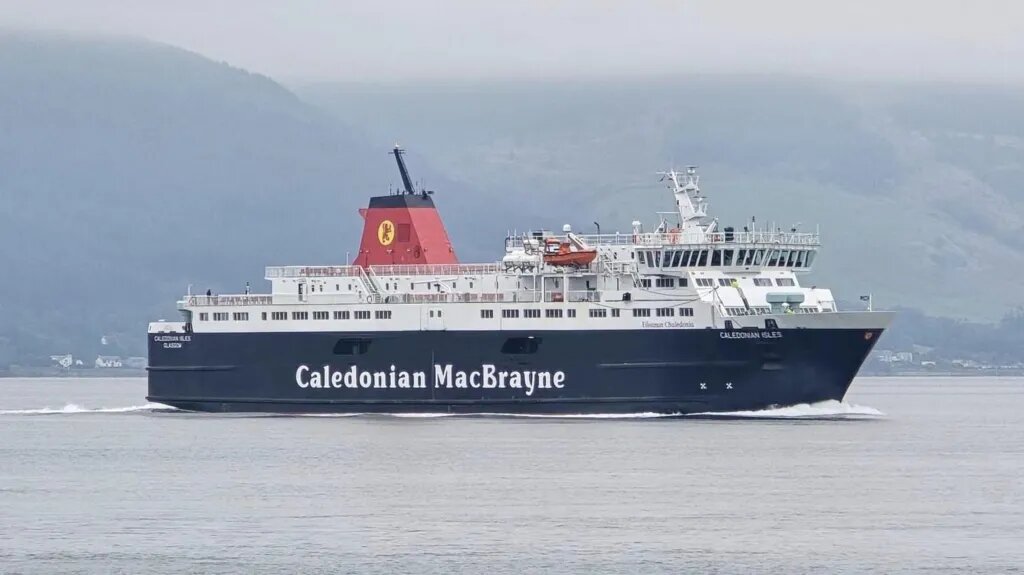 Evalúan ferry ‘verde’ en Escocia; es más contaminante que barco de diésel de 31 años.