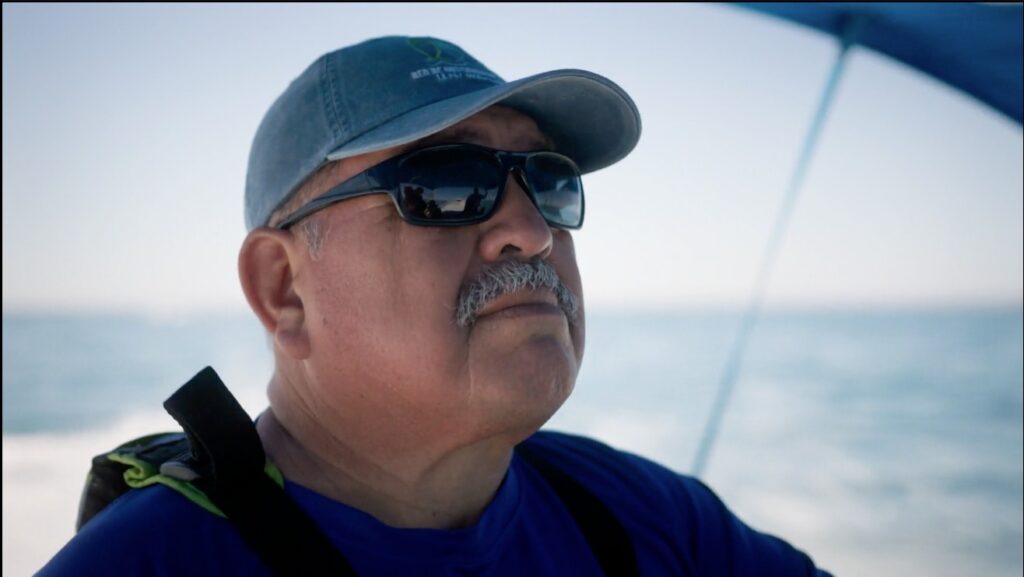 Ex pescador furtivo se convierte en guardián del mar y su historia pone a México en el mapa ambientalista global