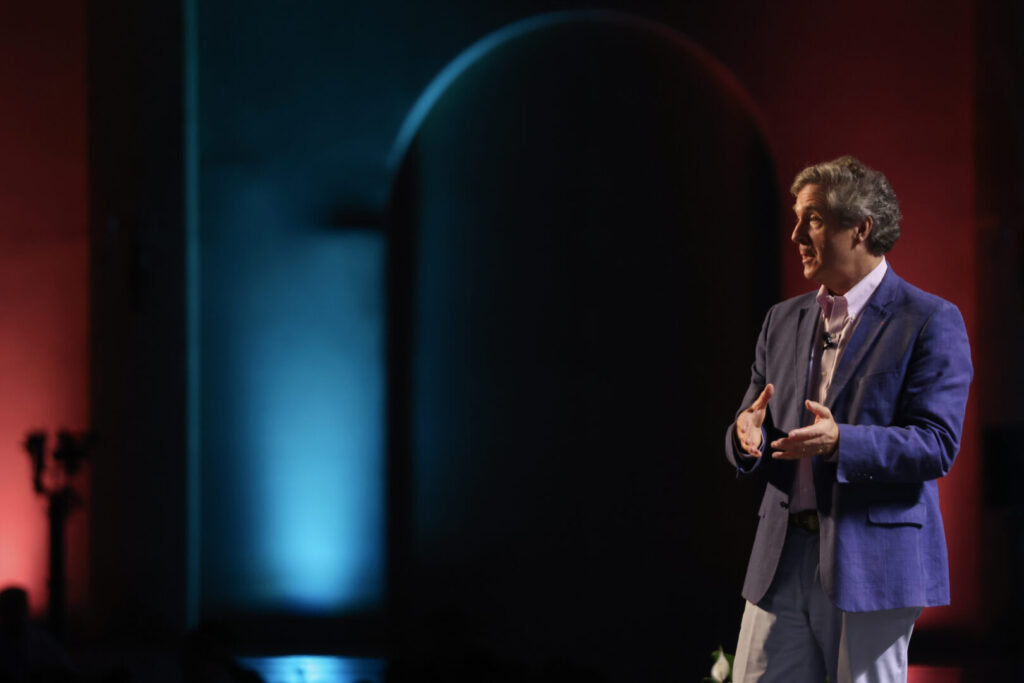 Luis de la Calle llama a invertir en el talento humano, el activo más valioso de la Región Mar de Cortés