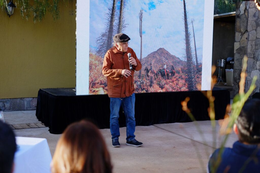 Carlos Lazcano Sahagún presentó una breve exposición sobre su libro Arte Rupestre en el Valle de los Cirios.