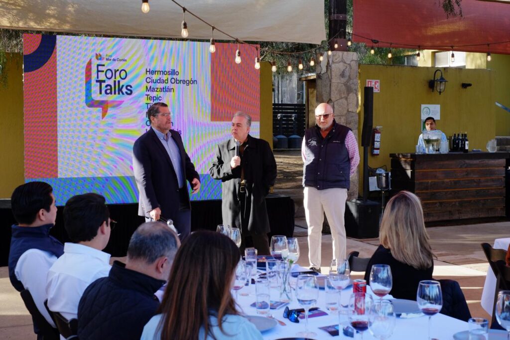 Radamés Díaz Meza y Juan Pablo Yamuni Robles platican sobre las iniciativas que impulsa Foro Mar de Cortes.