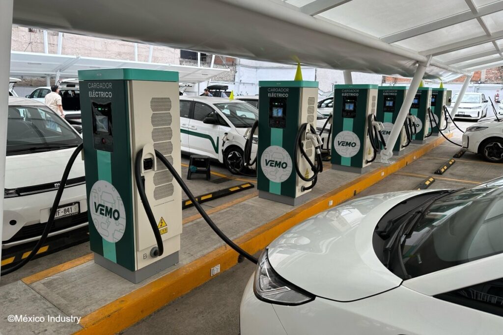 De Baja California a Nayarit, la red de electrolineras enfrenta el reto de conectar la región.